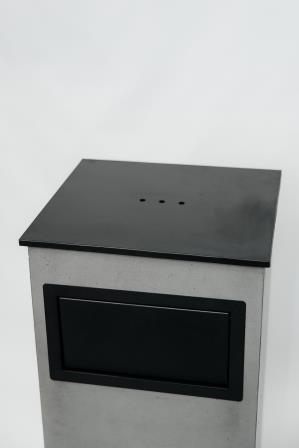 Urn with opening "Aura"