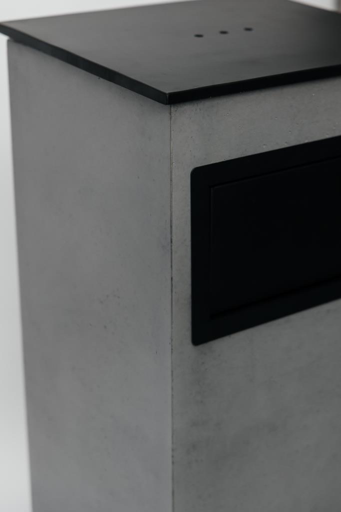 Urn with opening "Aura"