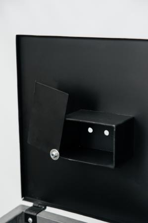 Urn with opening "Aura"